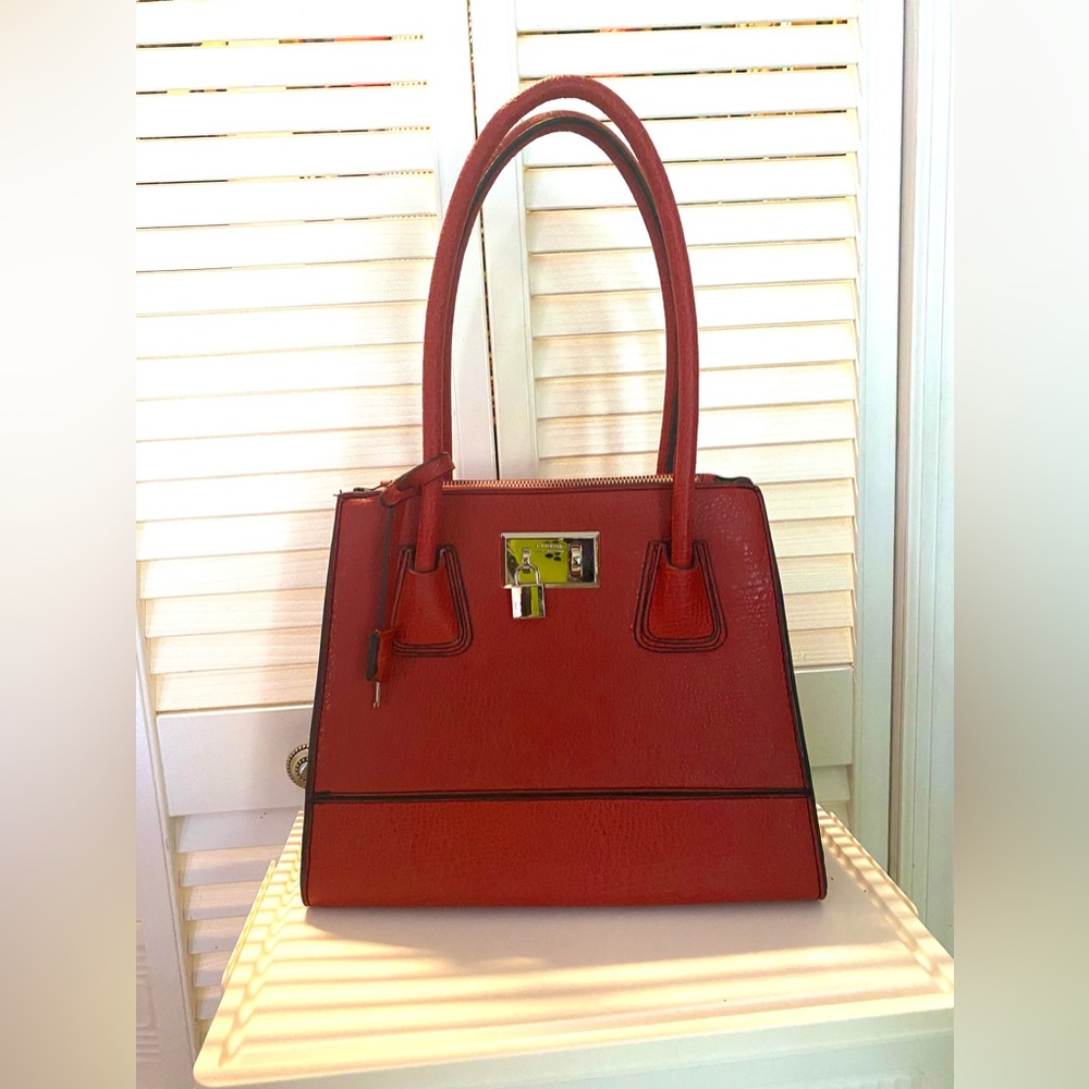 London Fog Stylish Classic Bag